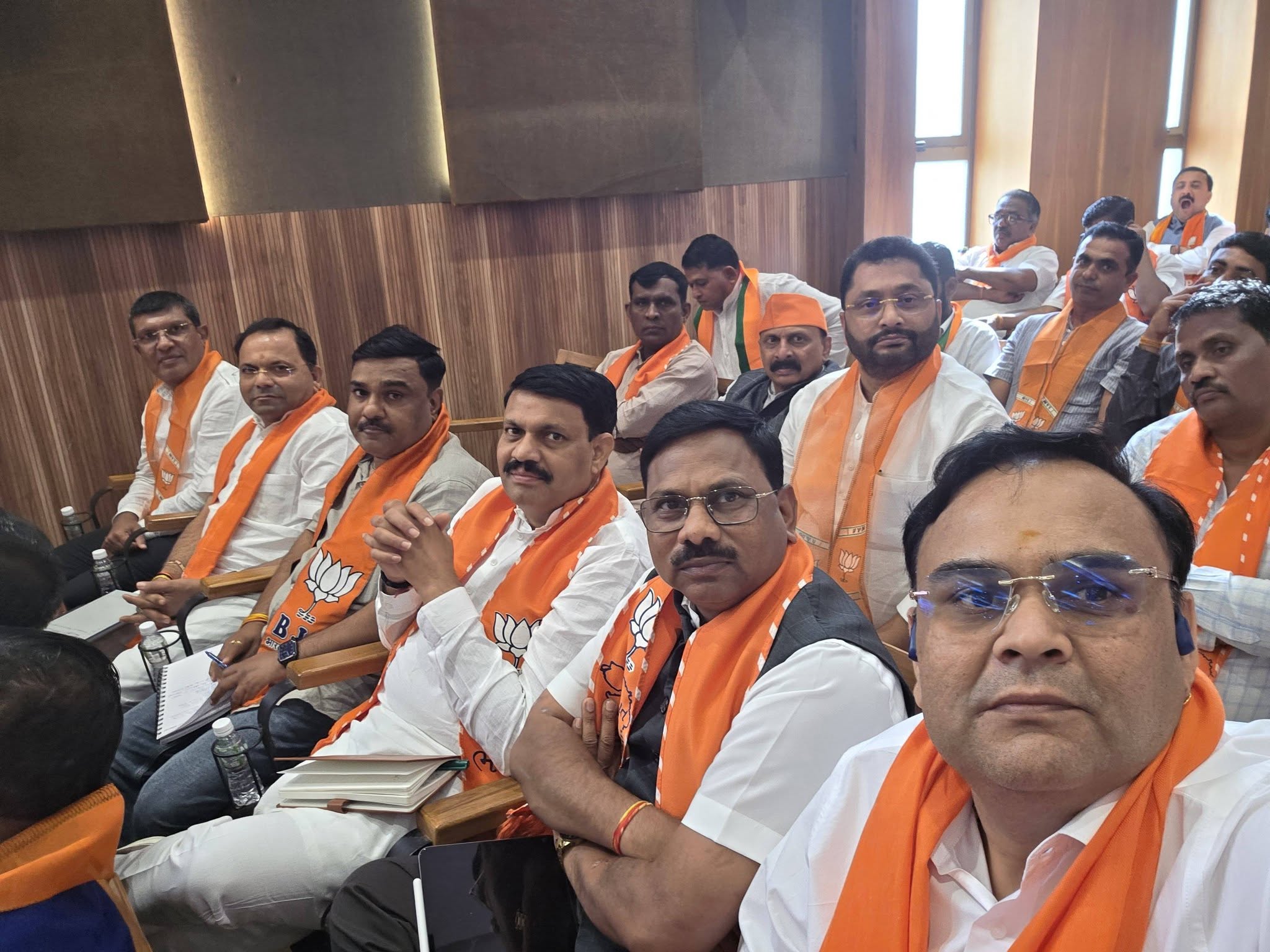 તા.૨૩-૦૧-૨૦૨૬ ના રોજ ગુજરાત પ્રદેશ પ્રમુખ શ્રી જગદીશ પંચાલજી અને પ્રદેશ કાર્યાલય શ્રી કમલમ ખાતે વિકસિત ભારત - જી રામ જી જનજાગરણ અભિયાનની વિશેષ કાર્યશાળા આજે પ્રદેશ કાર્યાલય વિકસિત ભારત - જી રામ જી જનજાગરણ અભિયાન ખાતે પ્રદેશ મહામંત્રી શ્રી રત્નાકરજી તેમજ પ્રદેશ ભાજપ સંગઠિતના મહામંત્રીની વિશેષ ઉપસ્થિતિમાં યોજાઈ.